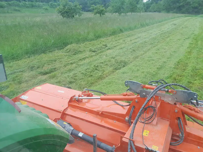 Klappbare Mulcher T140 Anbau Traktoren 90 - 250 PS