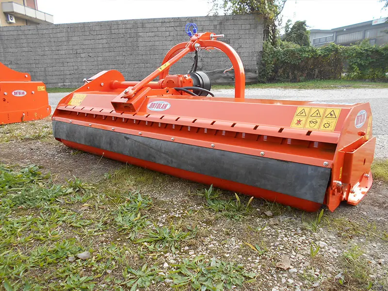 Trinciasarmenti serie T 30 per trattori da 40 a 80 CV